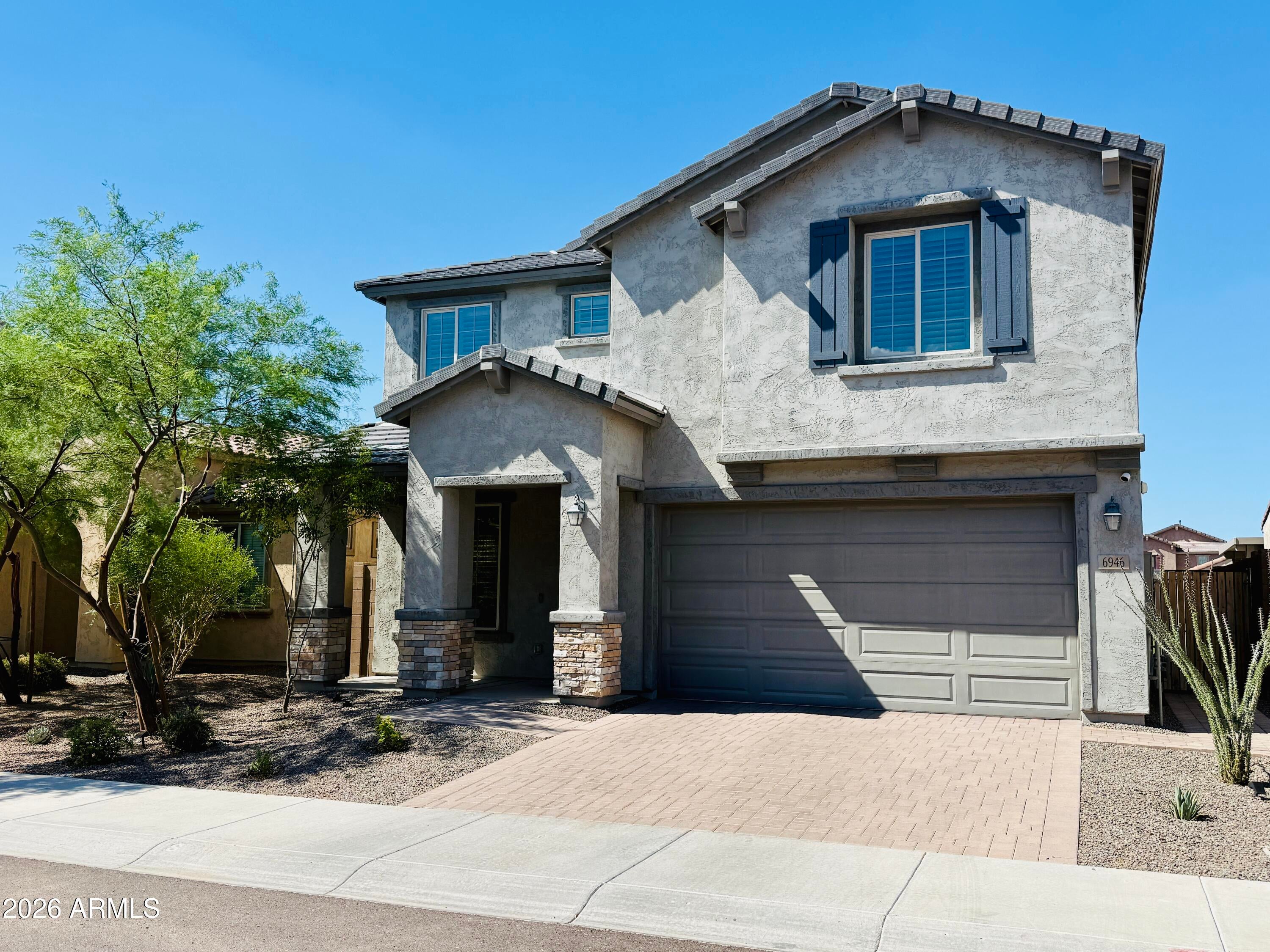 6946 W Gwen Street