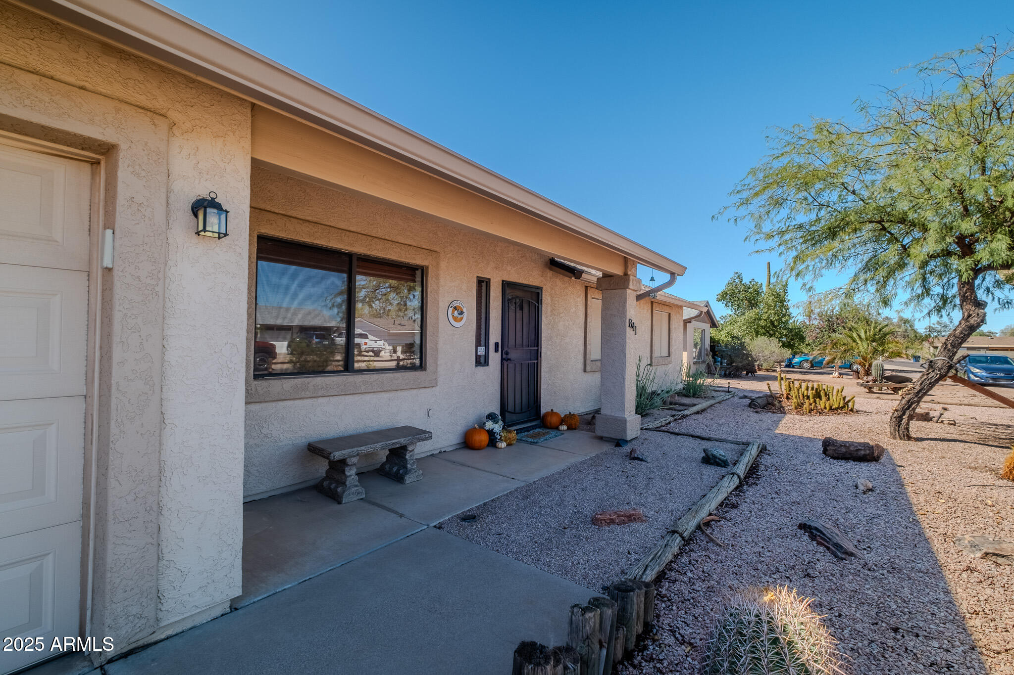 841 E GRANADA Avenue