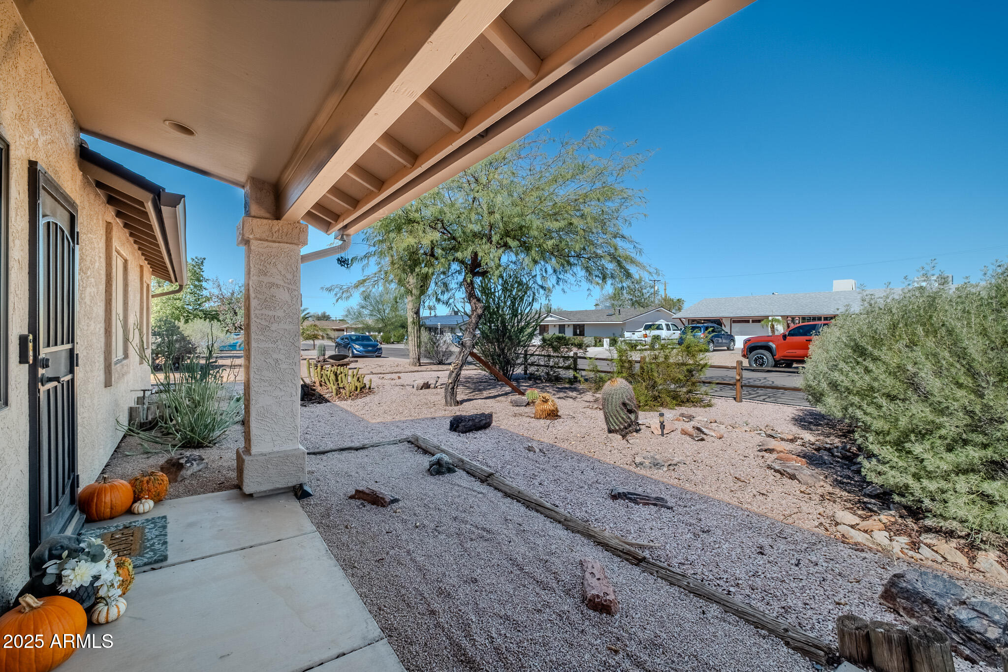 841 E GRANADA Avenue