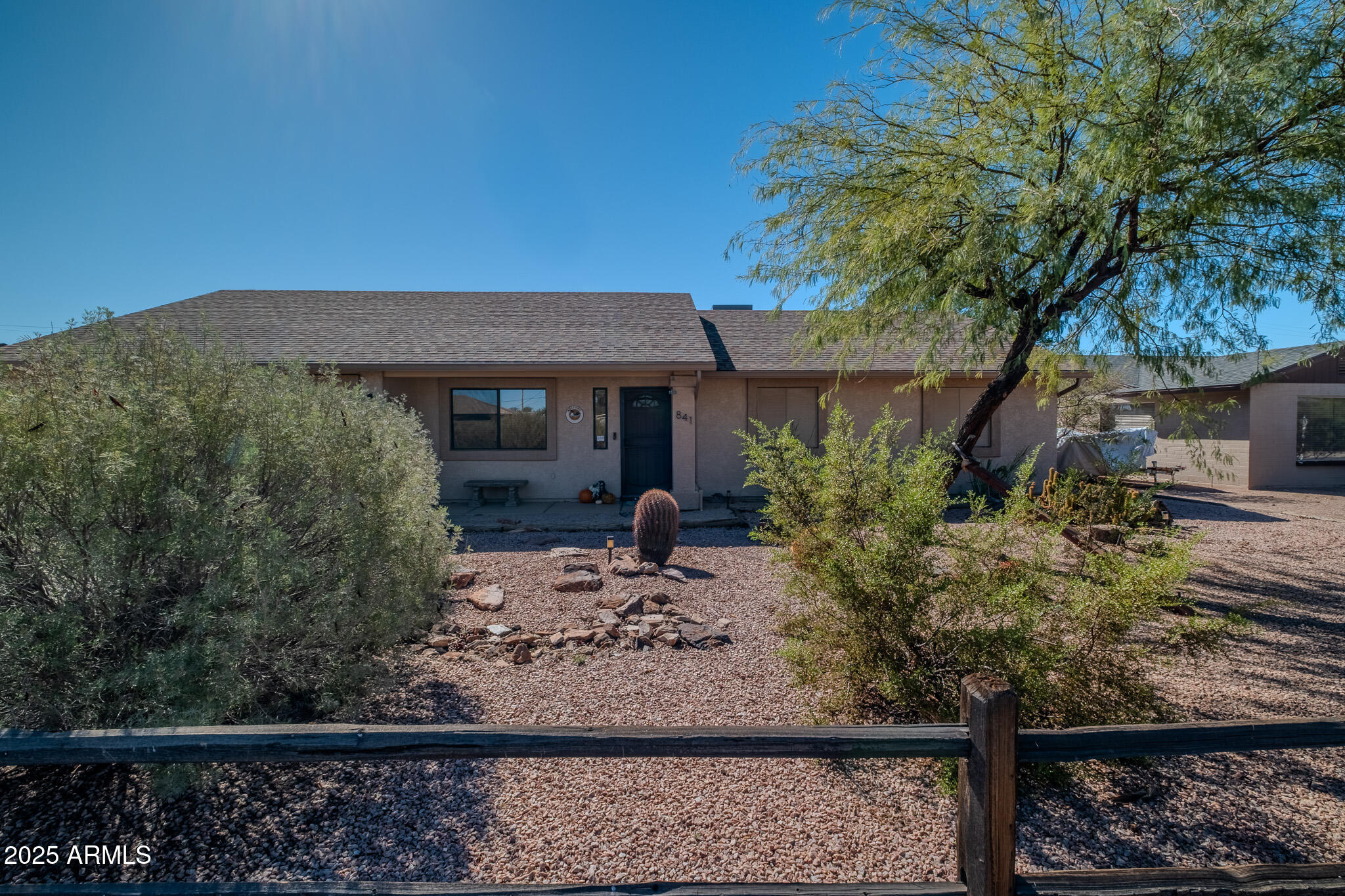 841 E GRANADA Avenue