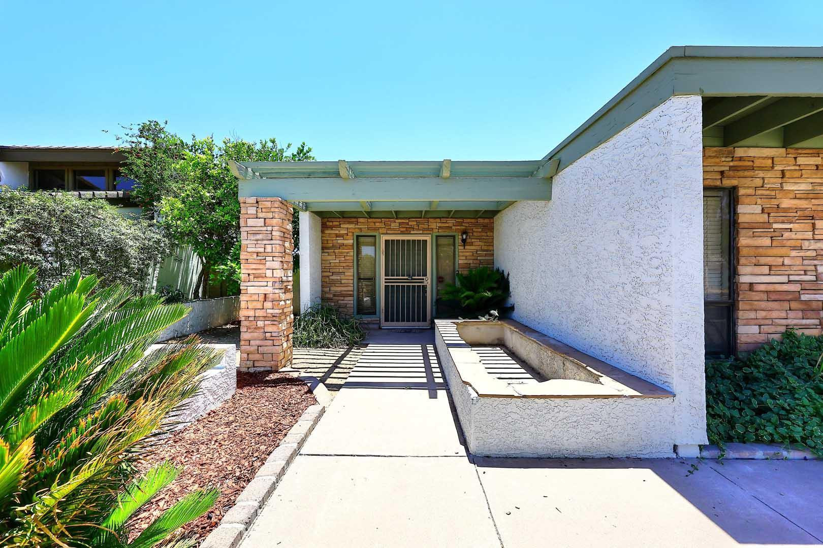 1627 E Redfield Road