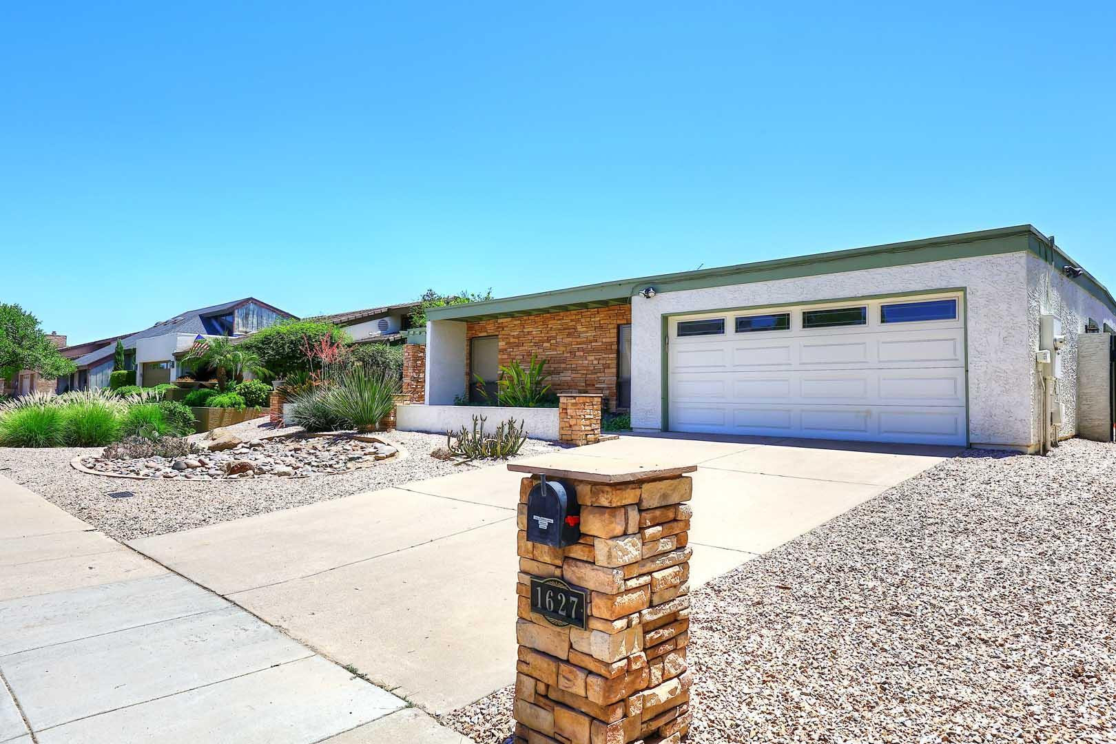 1627 E Redfield Road