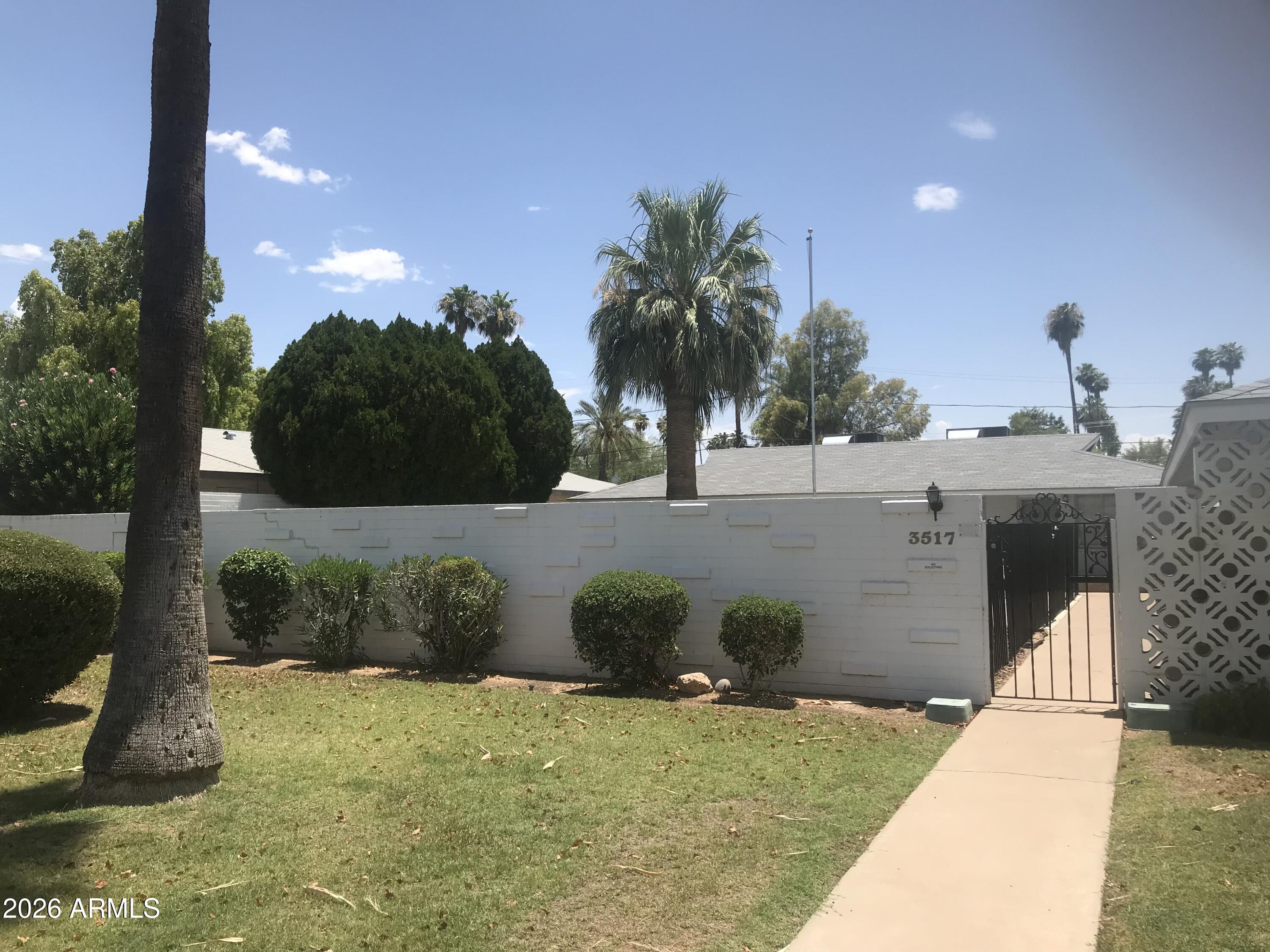 3517 E Montecito Avenue