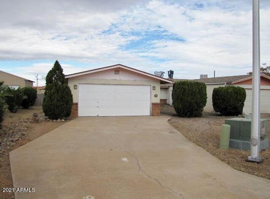 This 3BR/2BA/2CG home is centrally located in Sierra Vista, AZ minutes from Ft. Huachuca, shopping and schools. The home has central A/C, a wood-burning fireplace and hard surface floors - no carpet. Large, fenced back yard with lots of rose bushes. Call today.