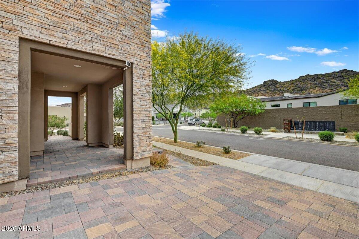 1352 E LA MIRADA Drive