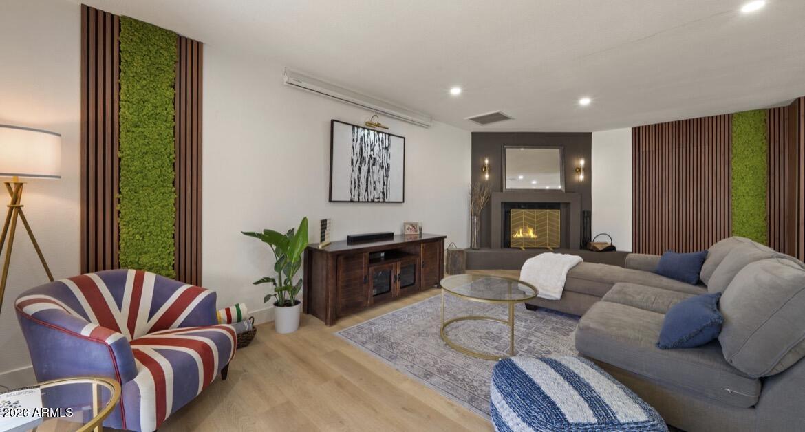 5910 E Hillery Drive