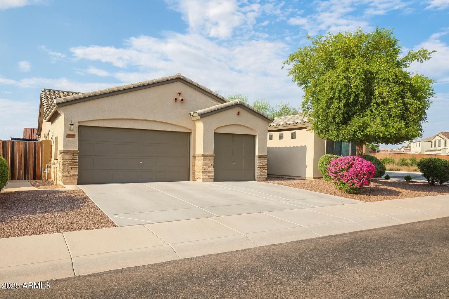9916 W WIZARD Lane