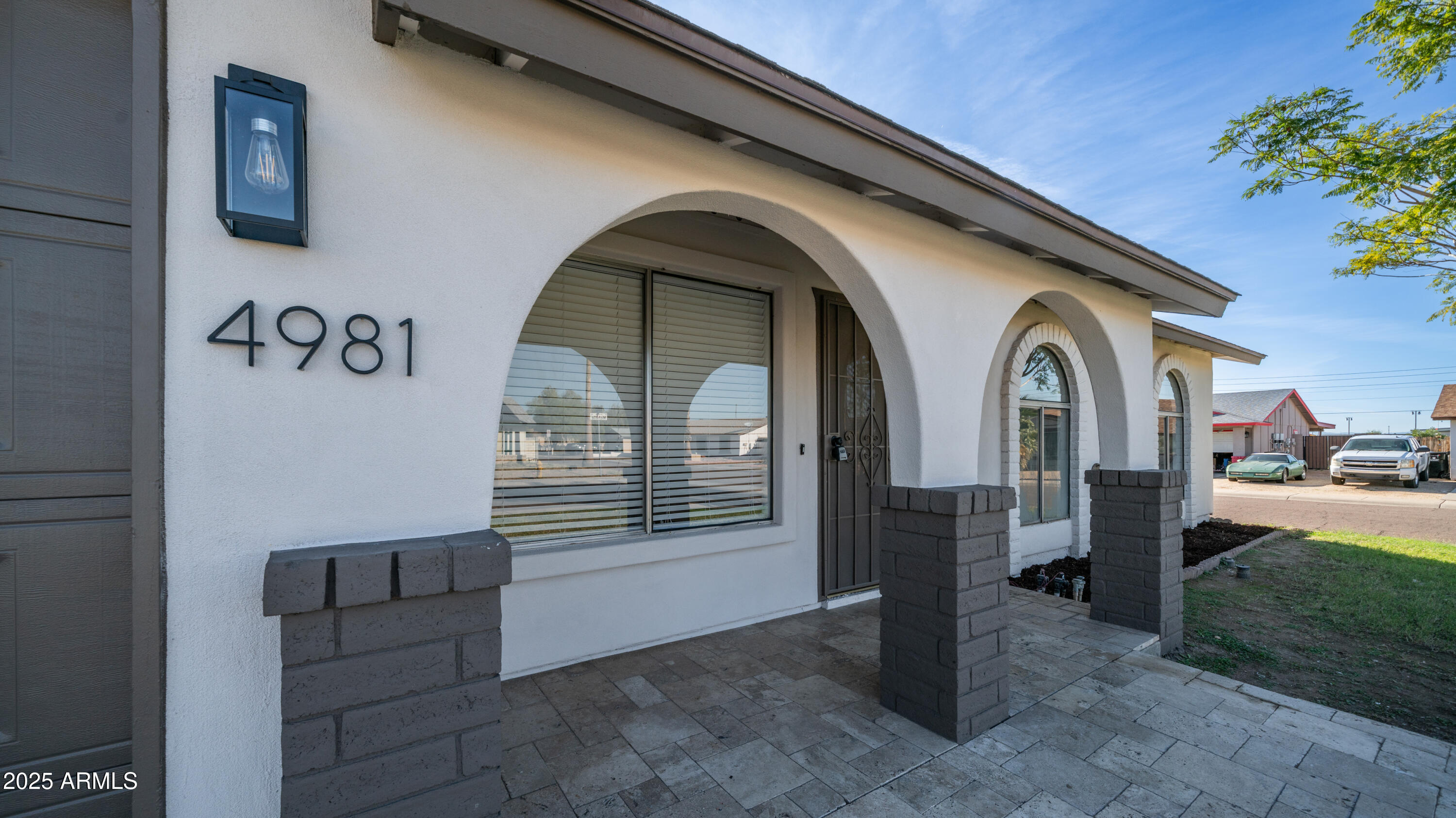 4981 W MICHELLE Drive