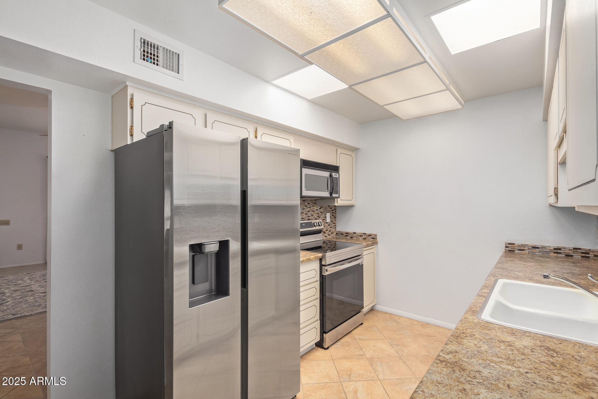 10050 W LANCASTER Drive