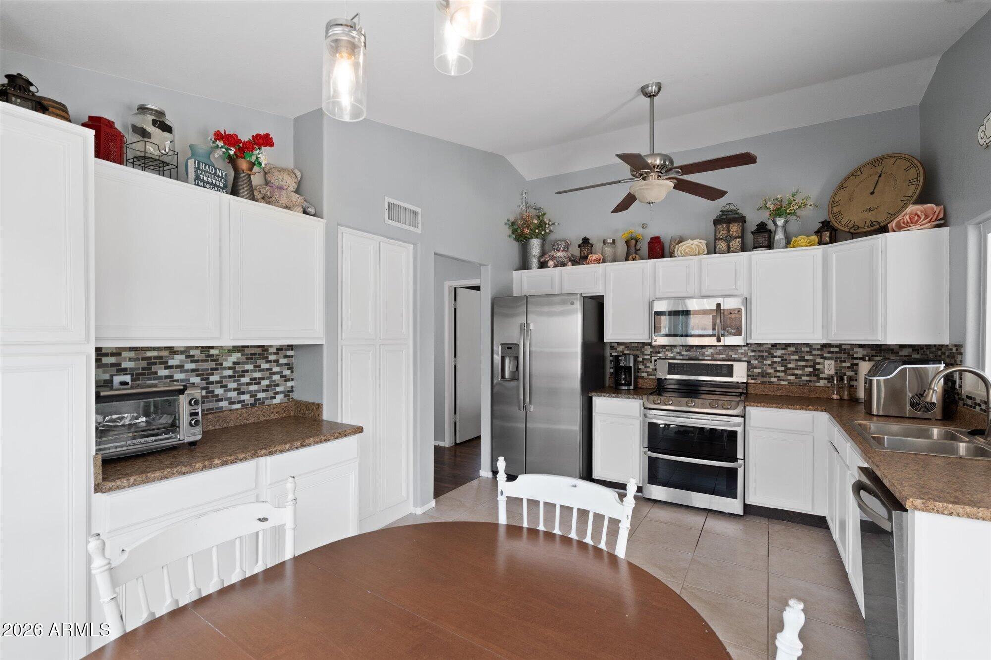4052 W VILLA LINDA Drive