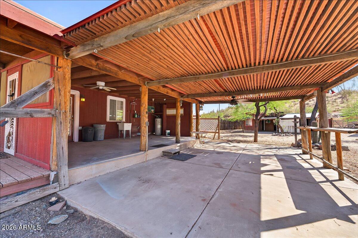 602 W CIRCLE MOUNTAIN Road