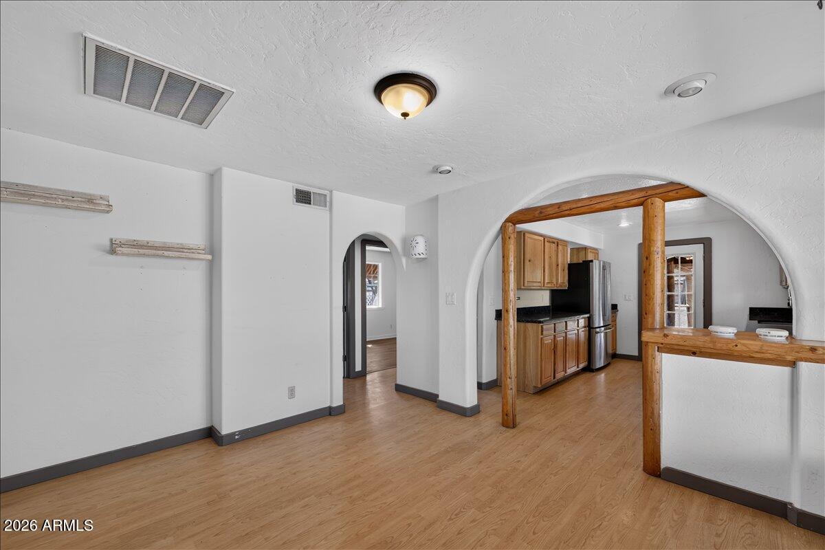 602 W CIRCLE MOUNTAIN Road