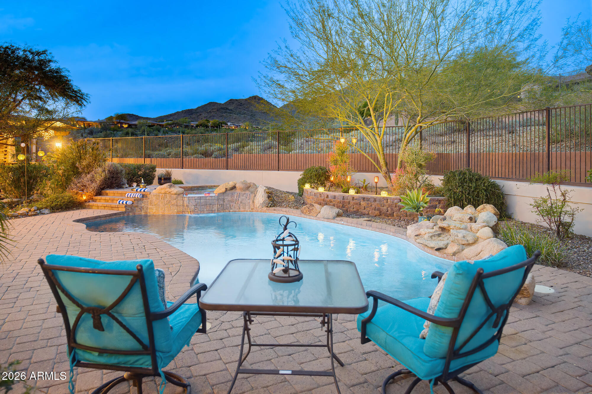 1813 W CAMARGO Court