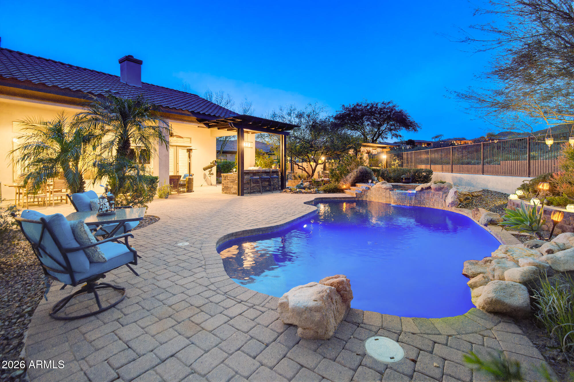 1813 W CAMARGO Court