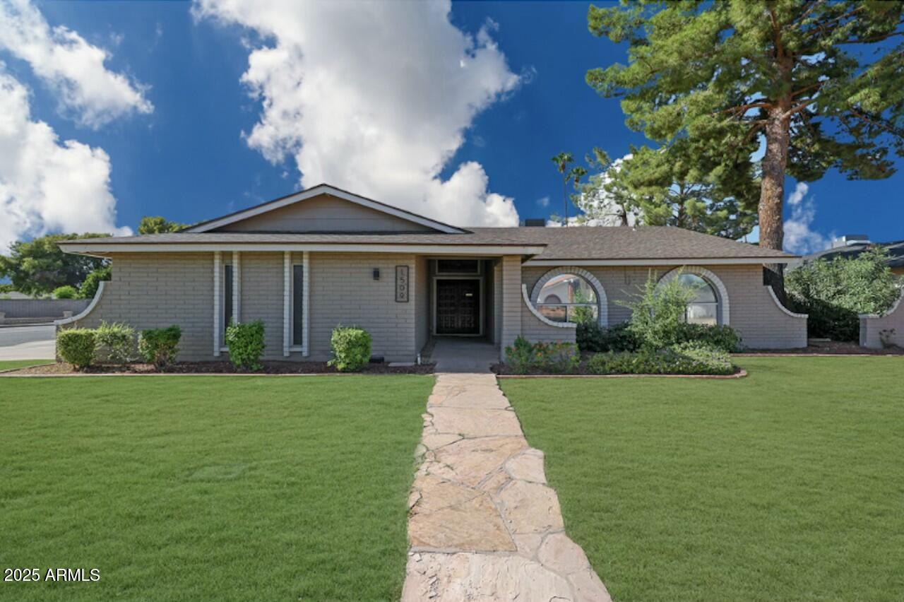 1509 W KIOWA Avenue