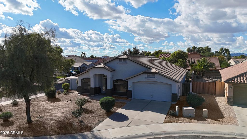 Photo of 4 N 163rd Lane, Goodyear, AZ 85338 (MLS # 6952548)