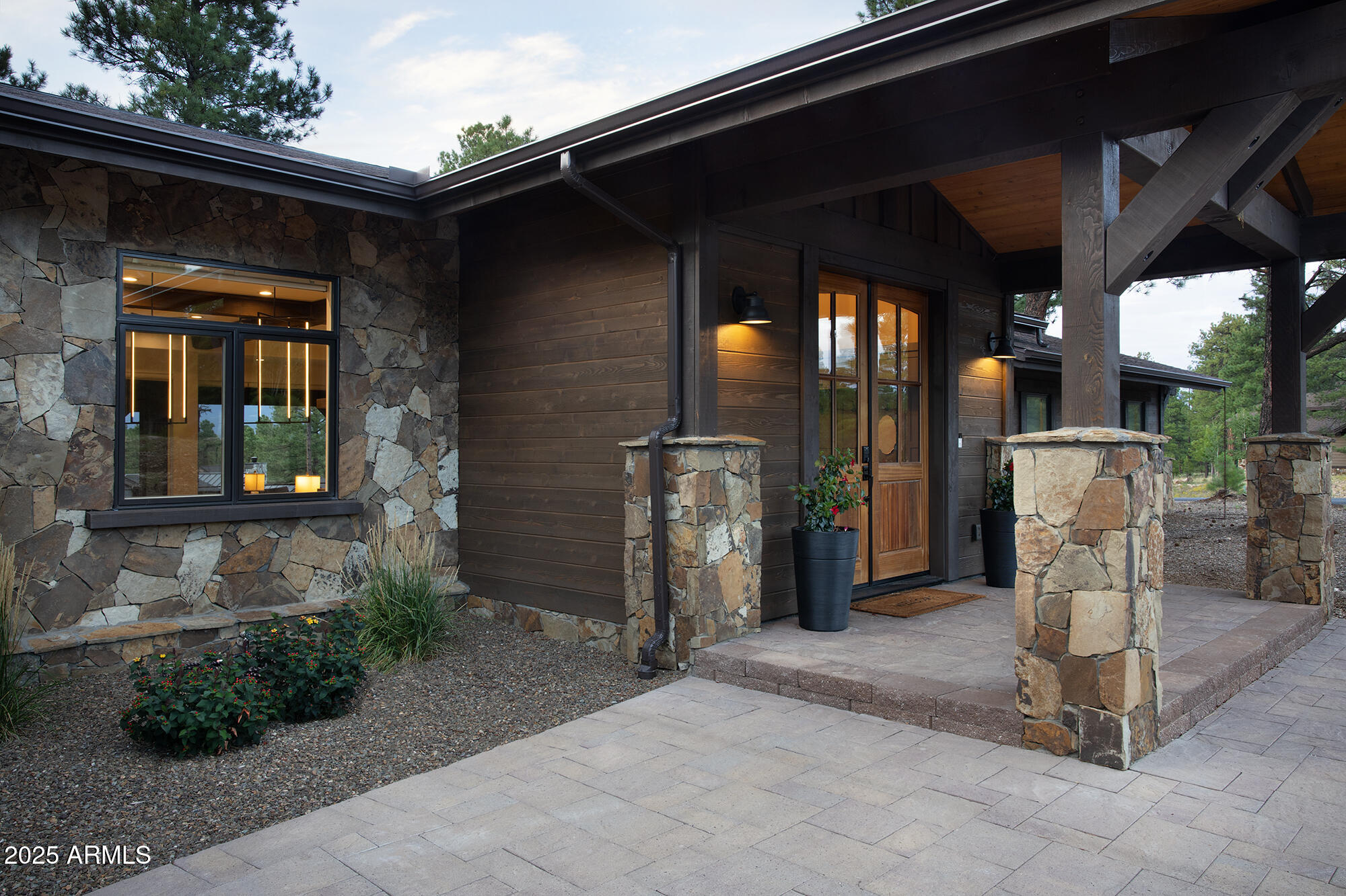 1620 E CASTLE HILLS Drive