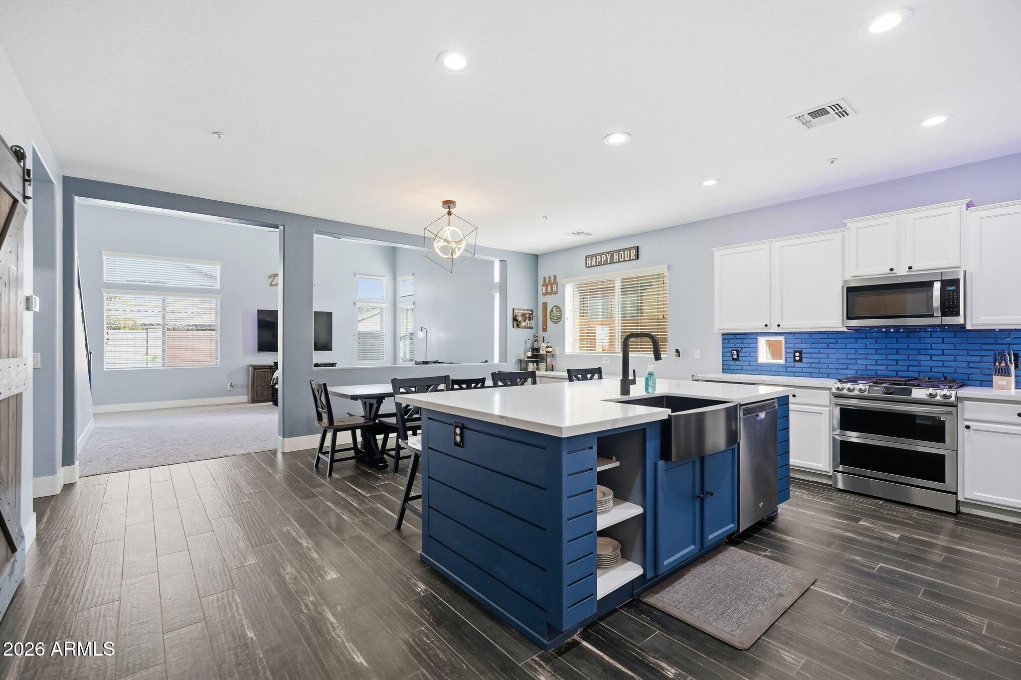 3412 E RAVENSWOOD Drive