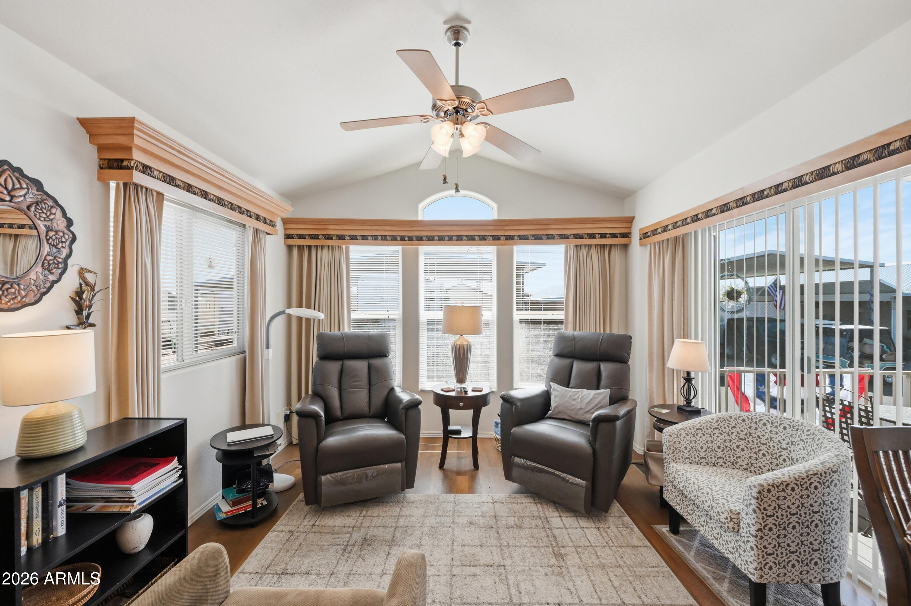 116 E MESQUITE Drive