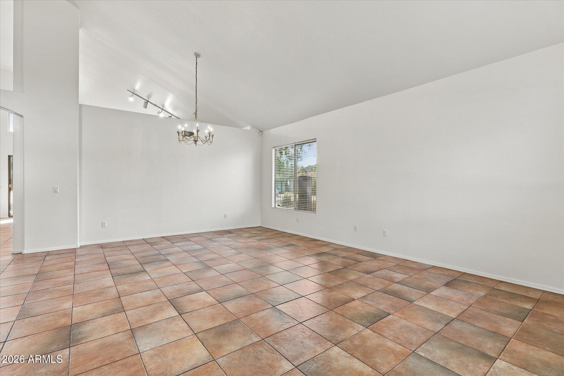 499 W Leah Avenue