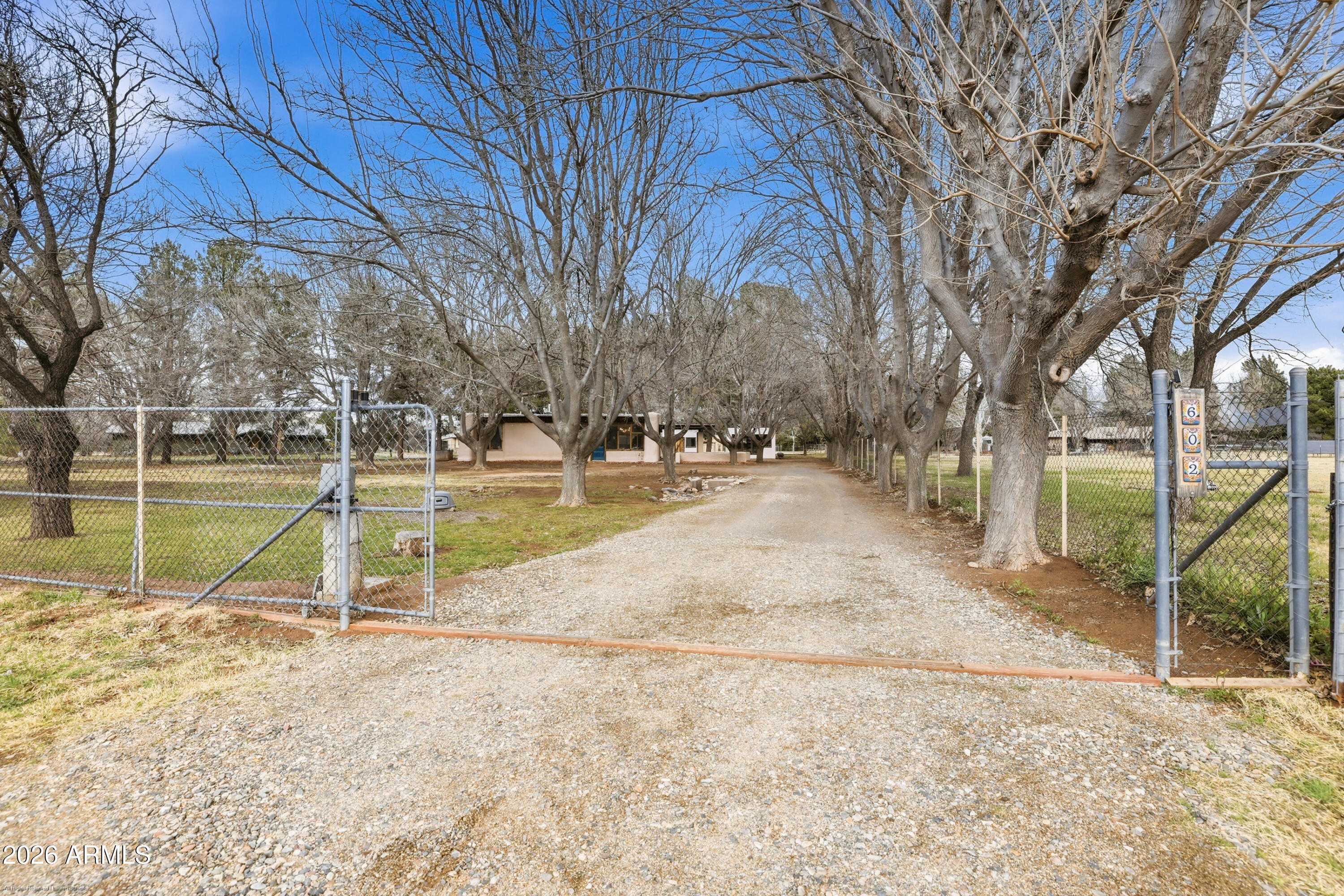 602 W PHEASANT RUN Circle