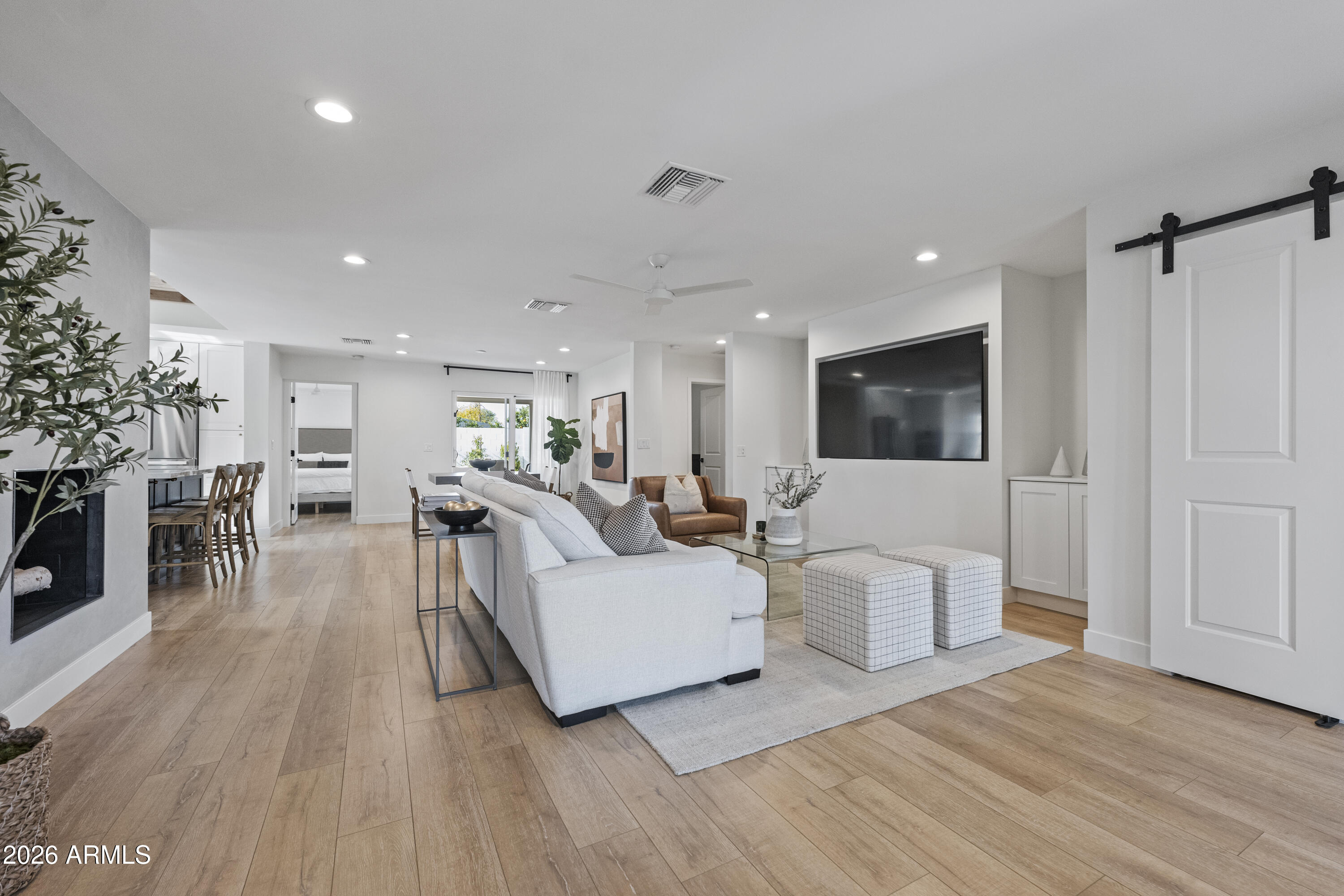 4244 N 35TH Place
