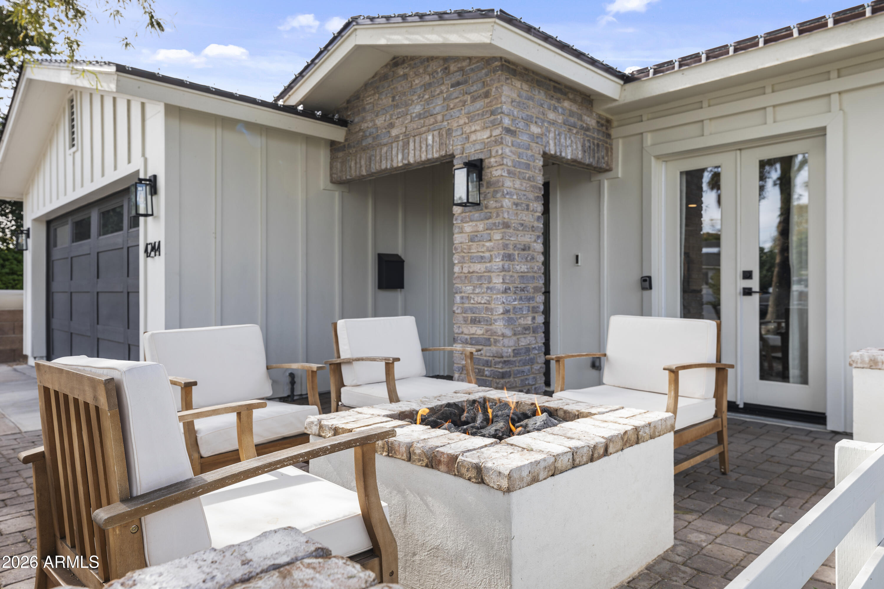 4244 N 35TH Place