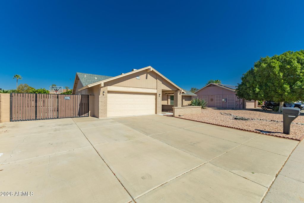 Photo of 3850 W Bluefield Avenue, Glendale, AZ 85308 (MLS # 6993048)