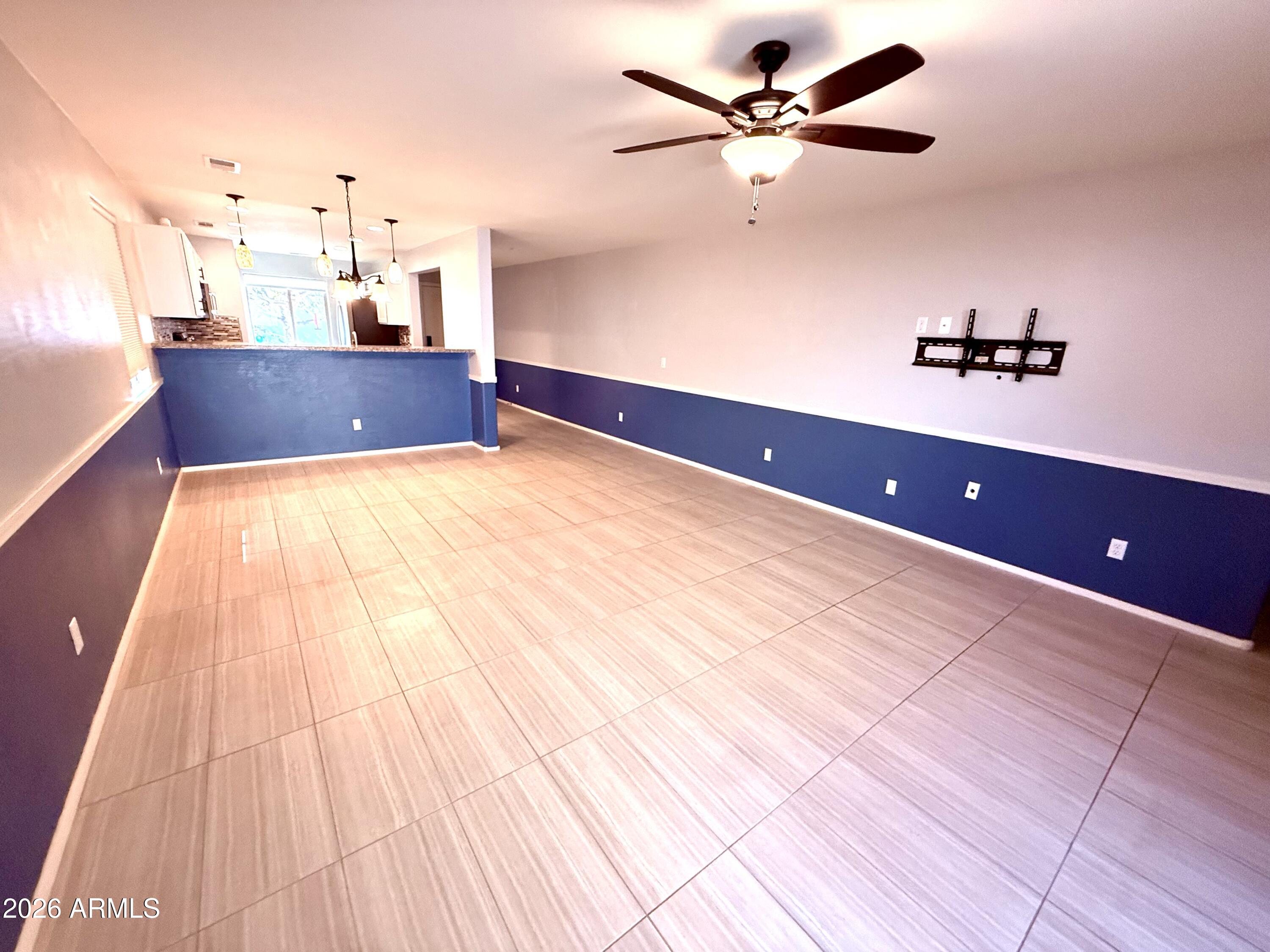 1884 W EXPRESSMAN Street