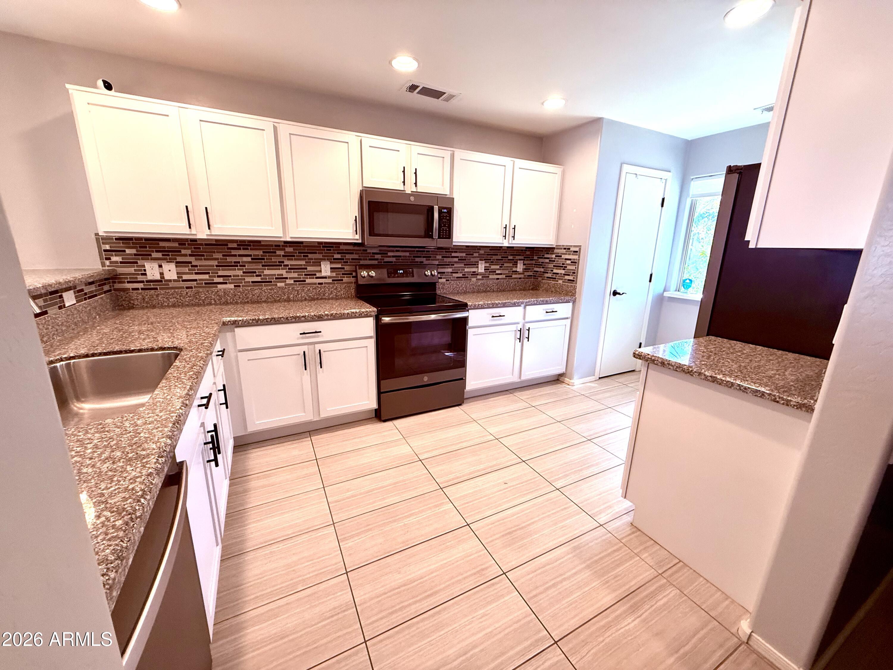 1884 W EXPRESSMAN Street