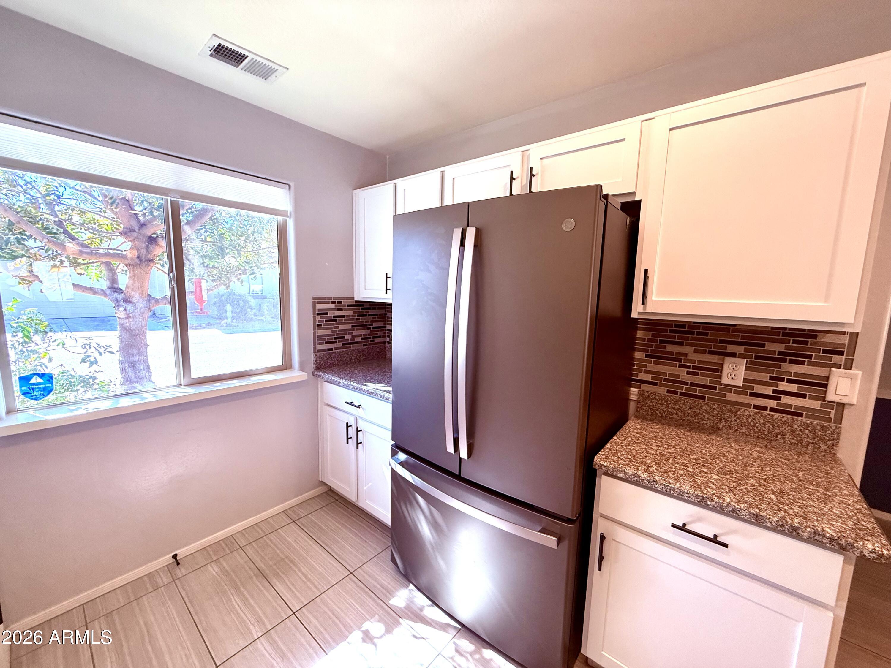 1884 W EXPRESSMAN Street