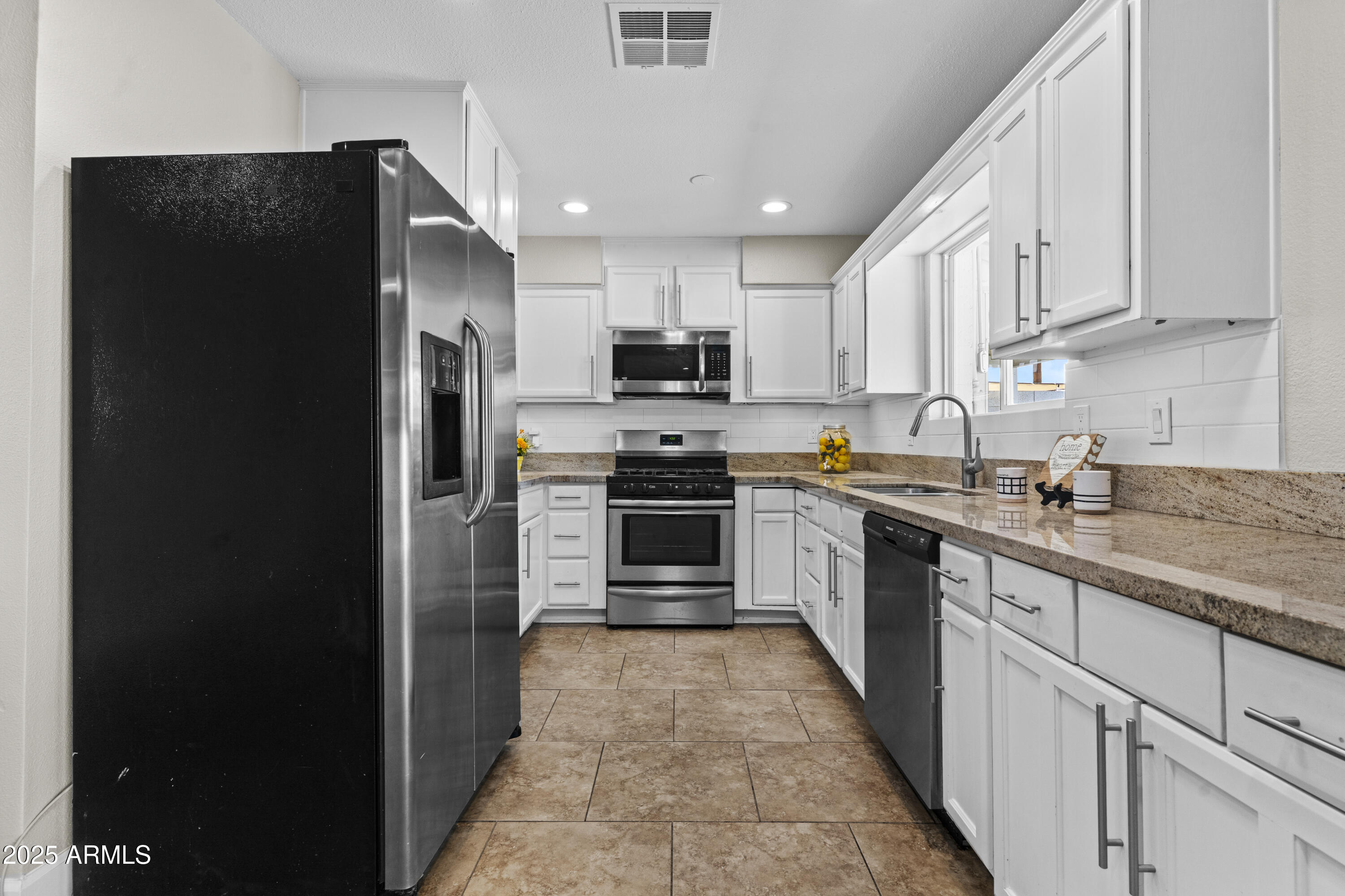 2608 W COLUMBINE Drive