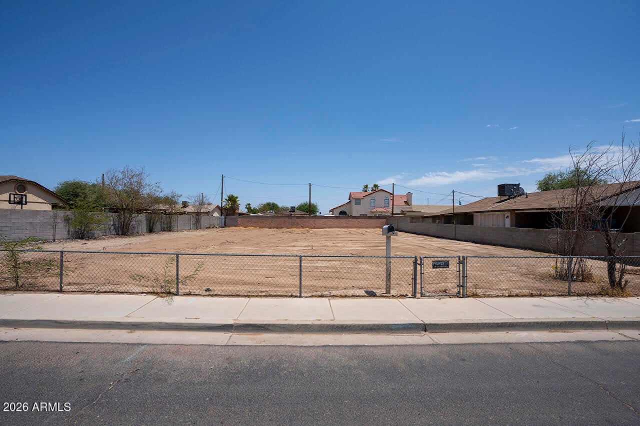 607 S 1ST Street 33