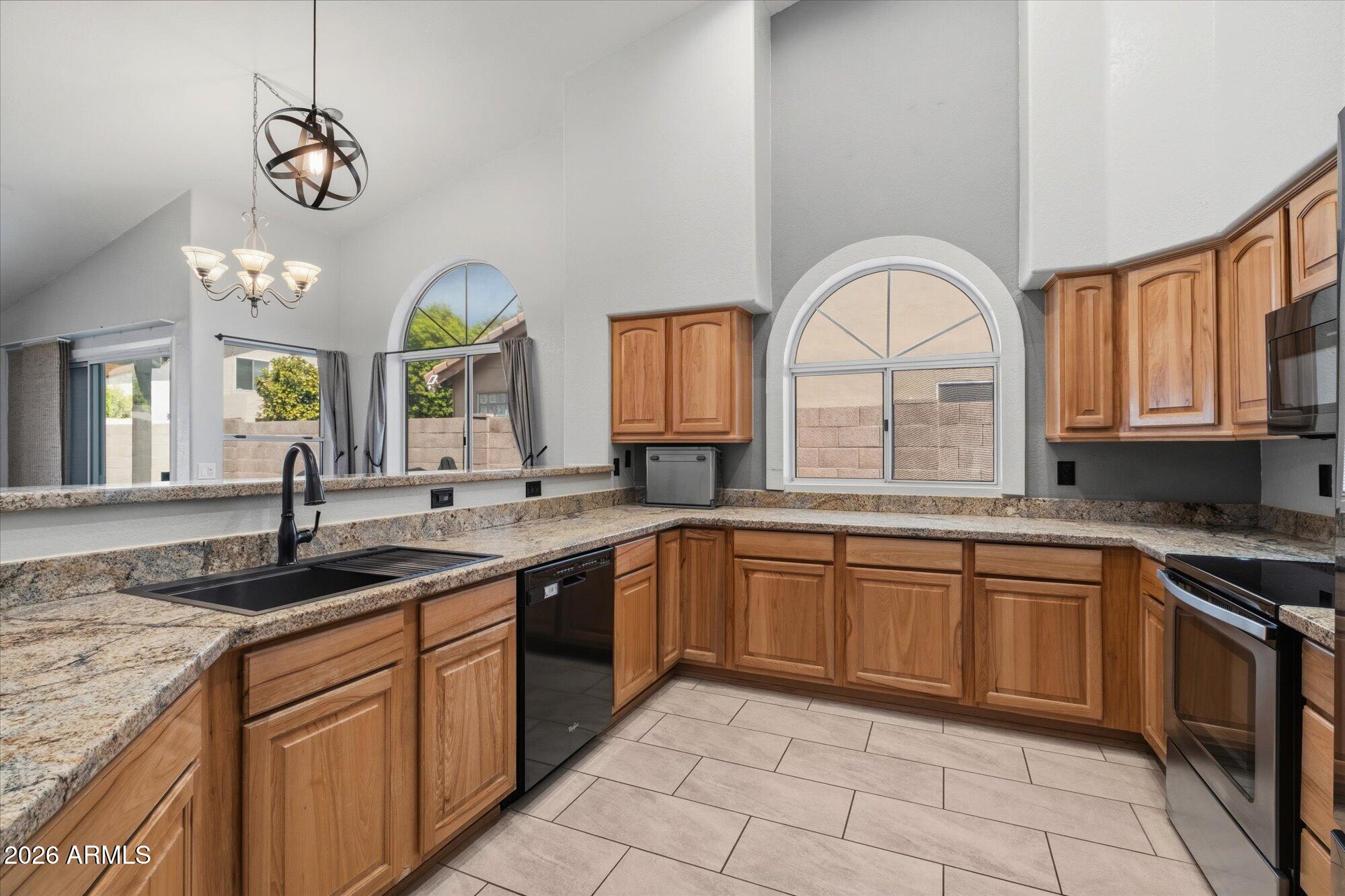 3864 W ALAMEDA Road