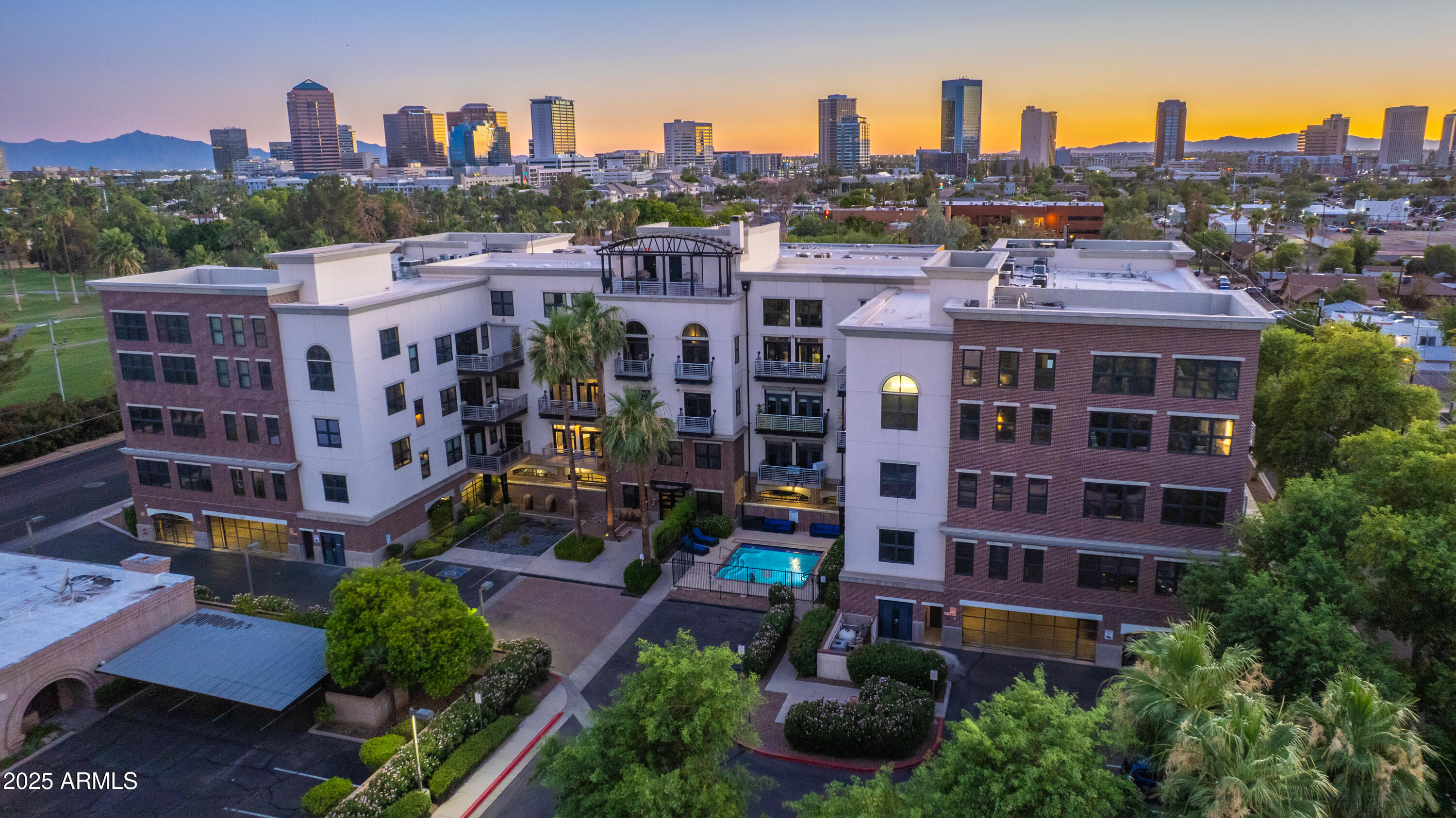 914 E OSBORN Road 208