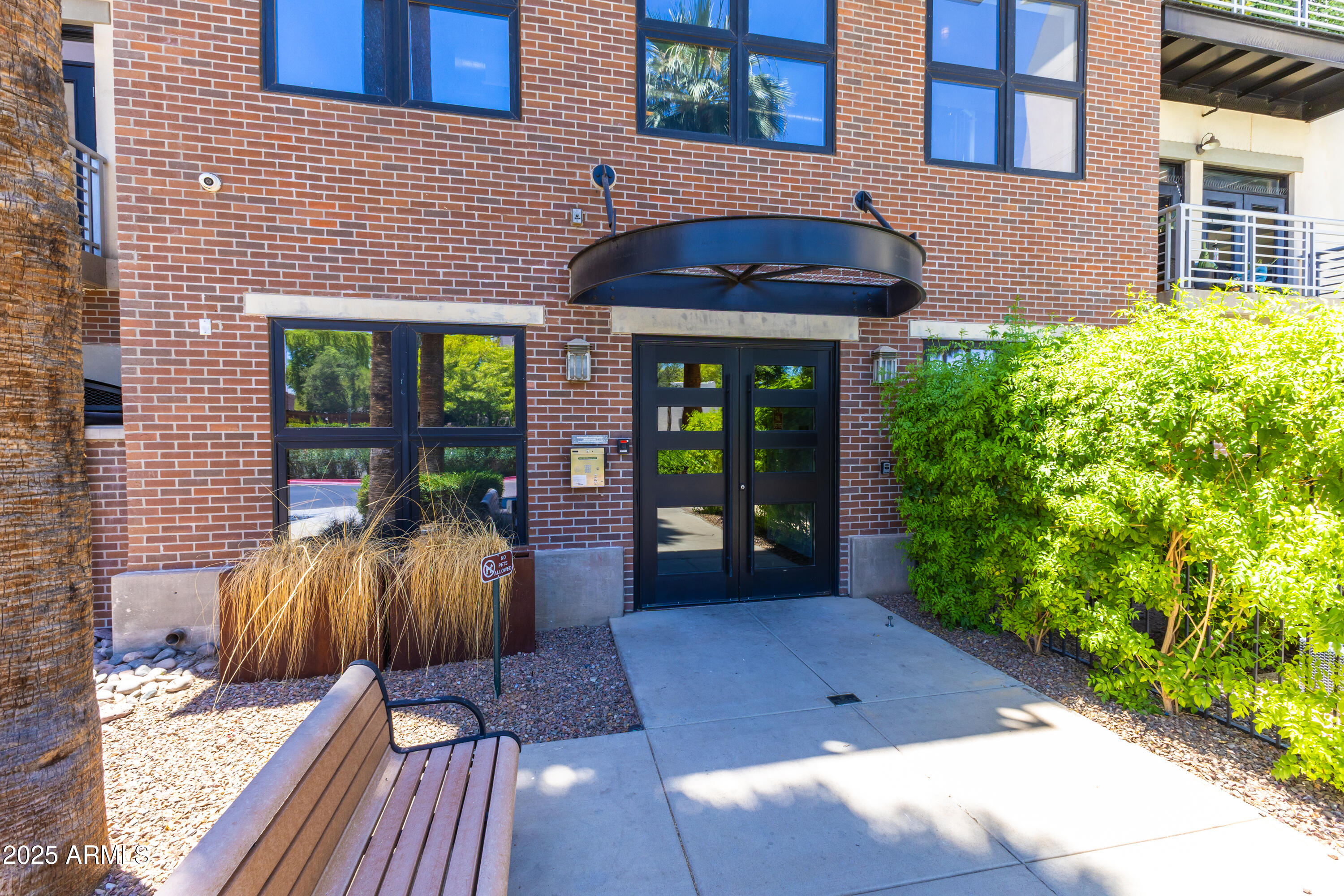 914 E OSBORN Road 208