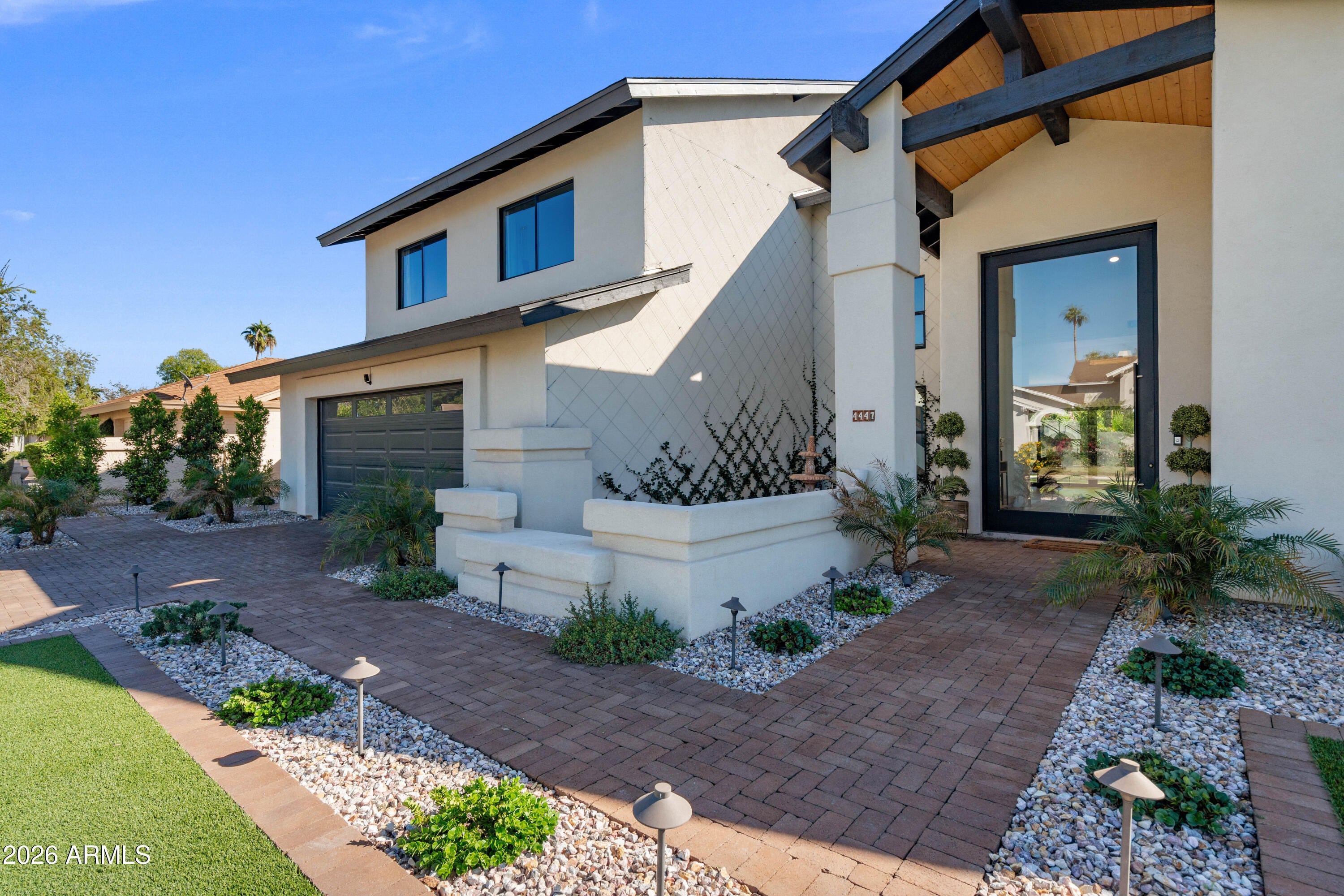 4447 E Beverly Lane