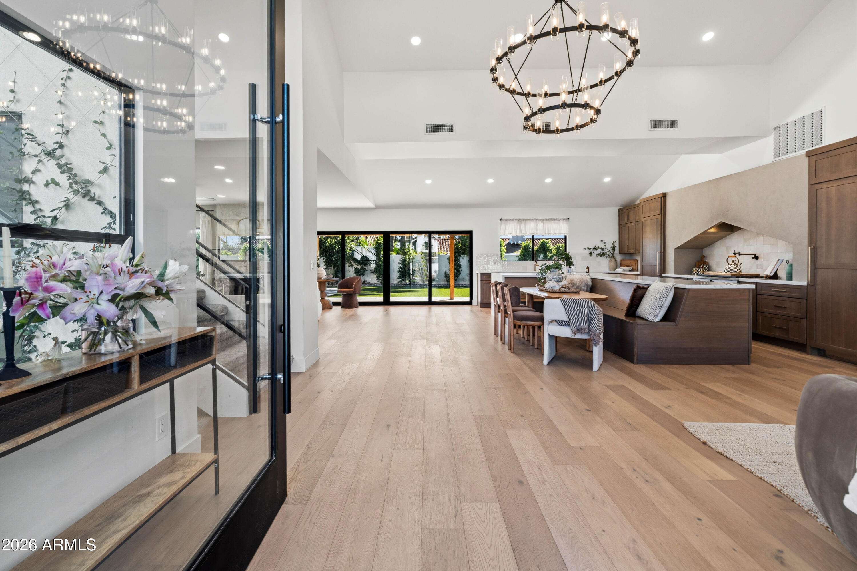 4447 E Beverly Lane