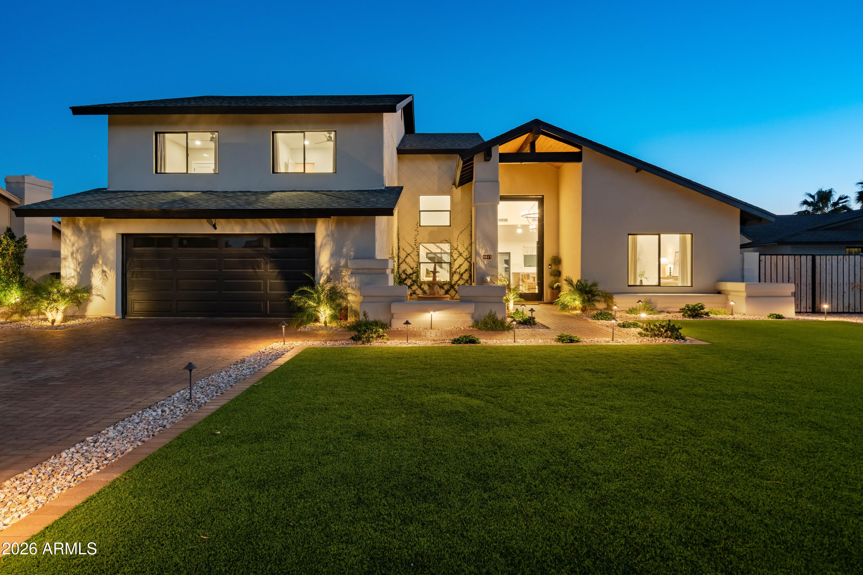 4447 E Beverly Lane