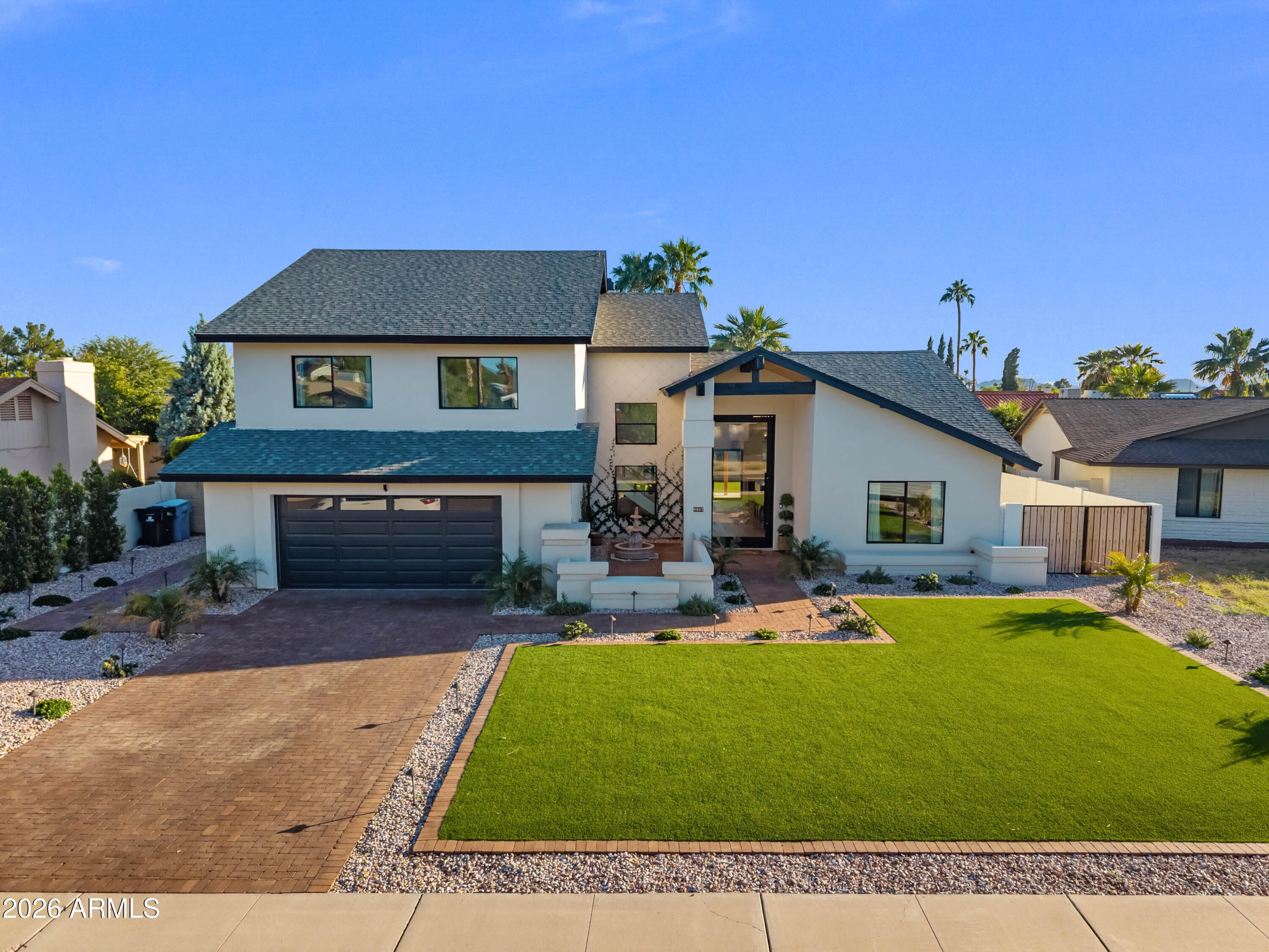 4447 E Beverly Lane