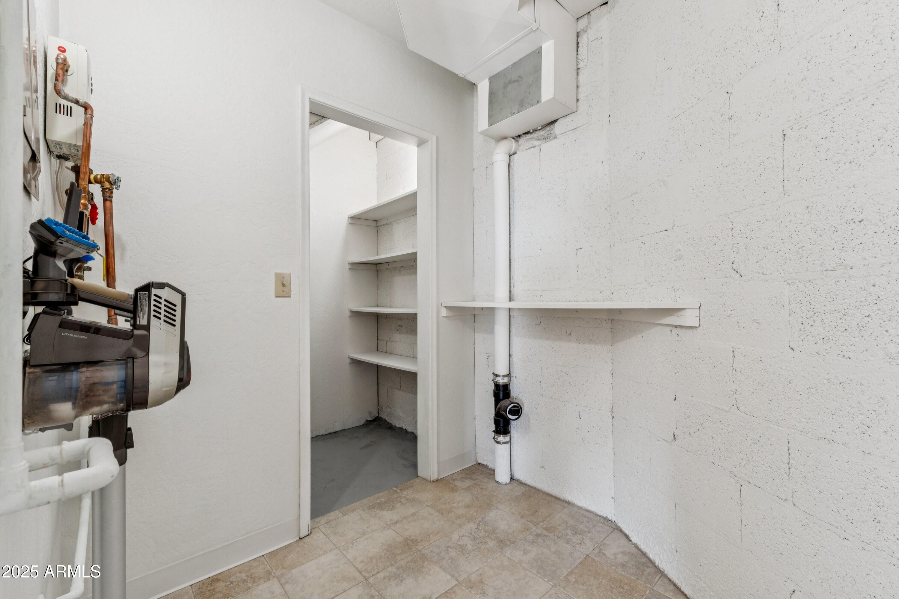 FOUNTAIN HILLS 605-A LT 24 BK 1 LT 14,15 BLK 2 - Residential