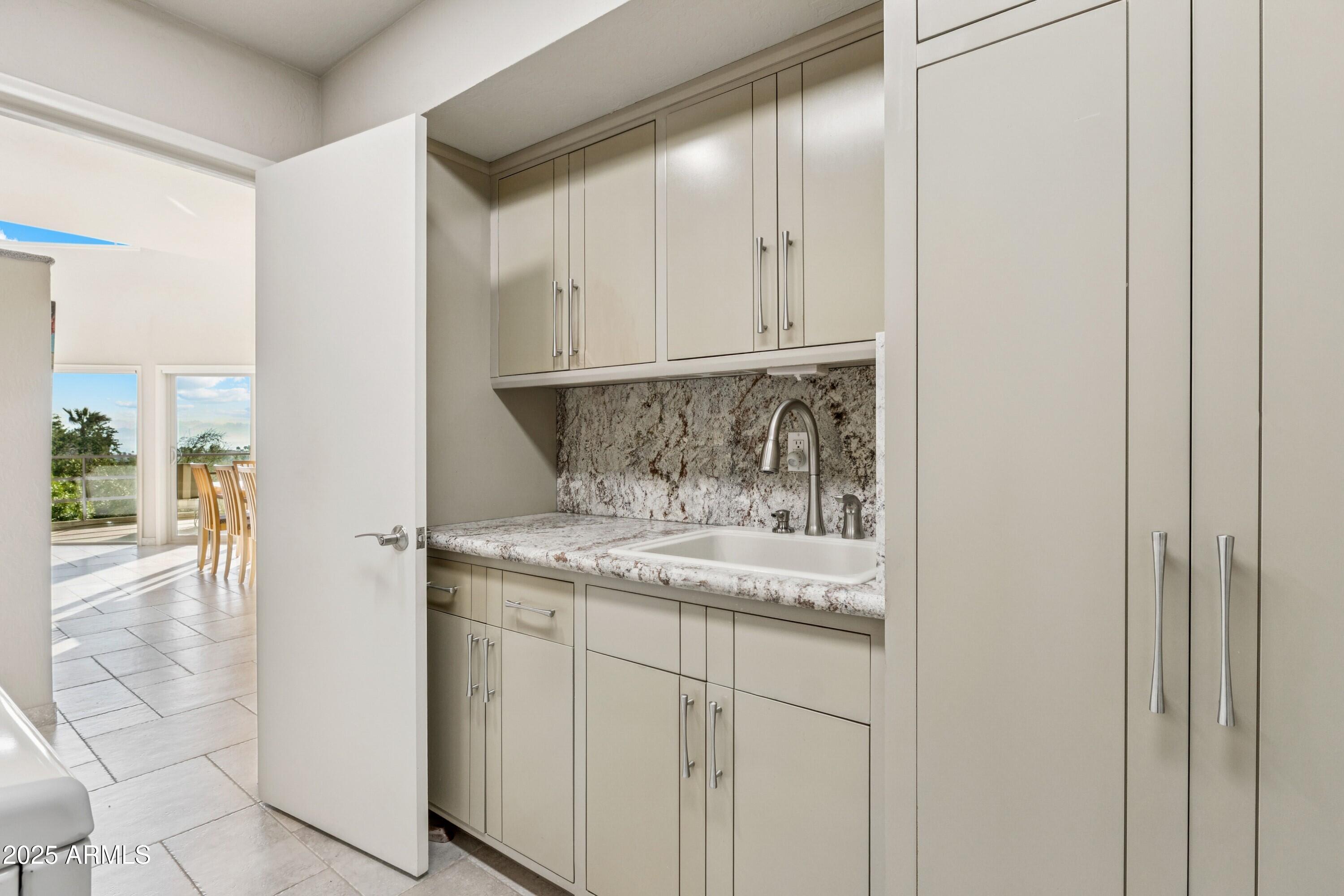 FOUNTAIN HILLS 605-A LT 24 BK 1 LT 14,15 BLK 2 - Residential
