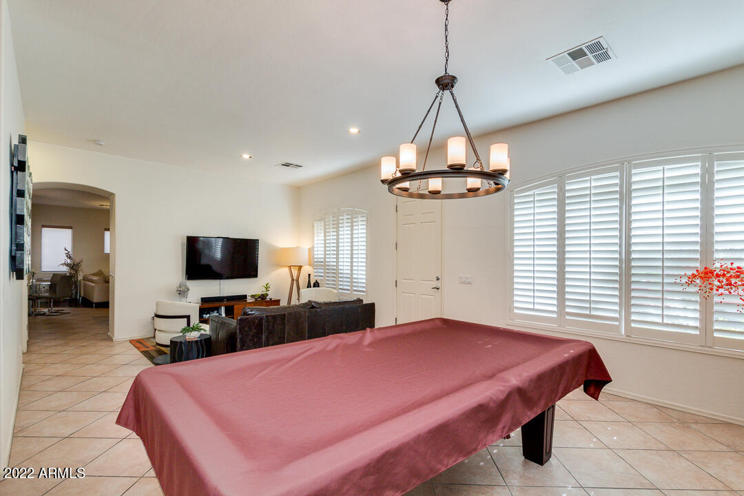 2037 W PERIWINKLE Way