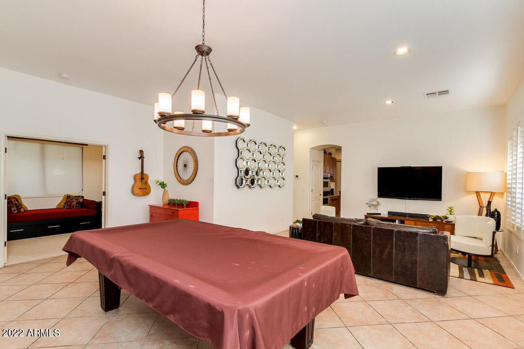 2037 W PERIWINKLE Way