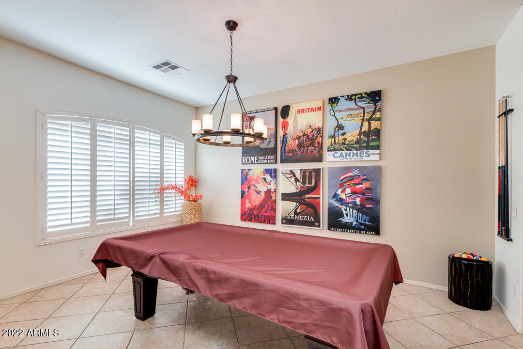 2037 W PERIWINKLE Way