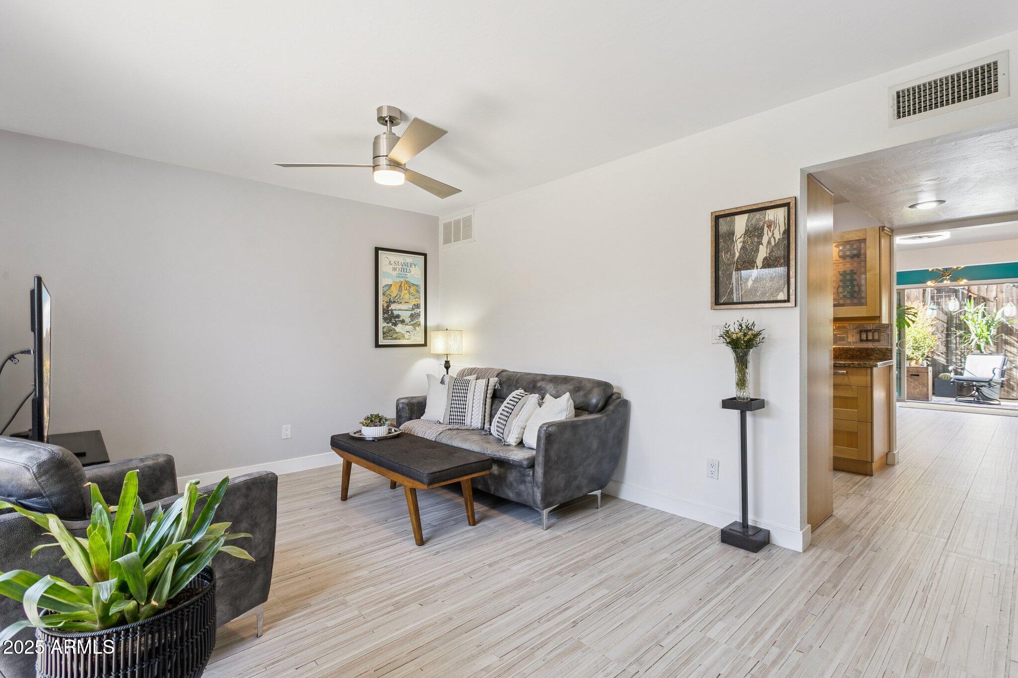 110 W MISSOURI Avenue 25