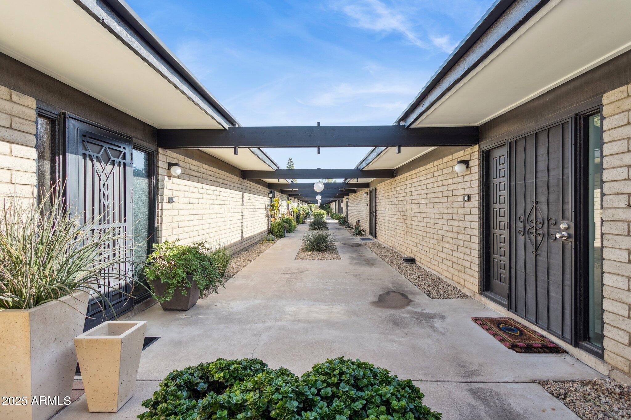 110 W MISSOURI Avenue 25