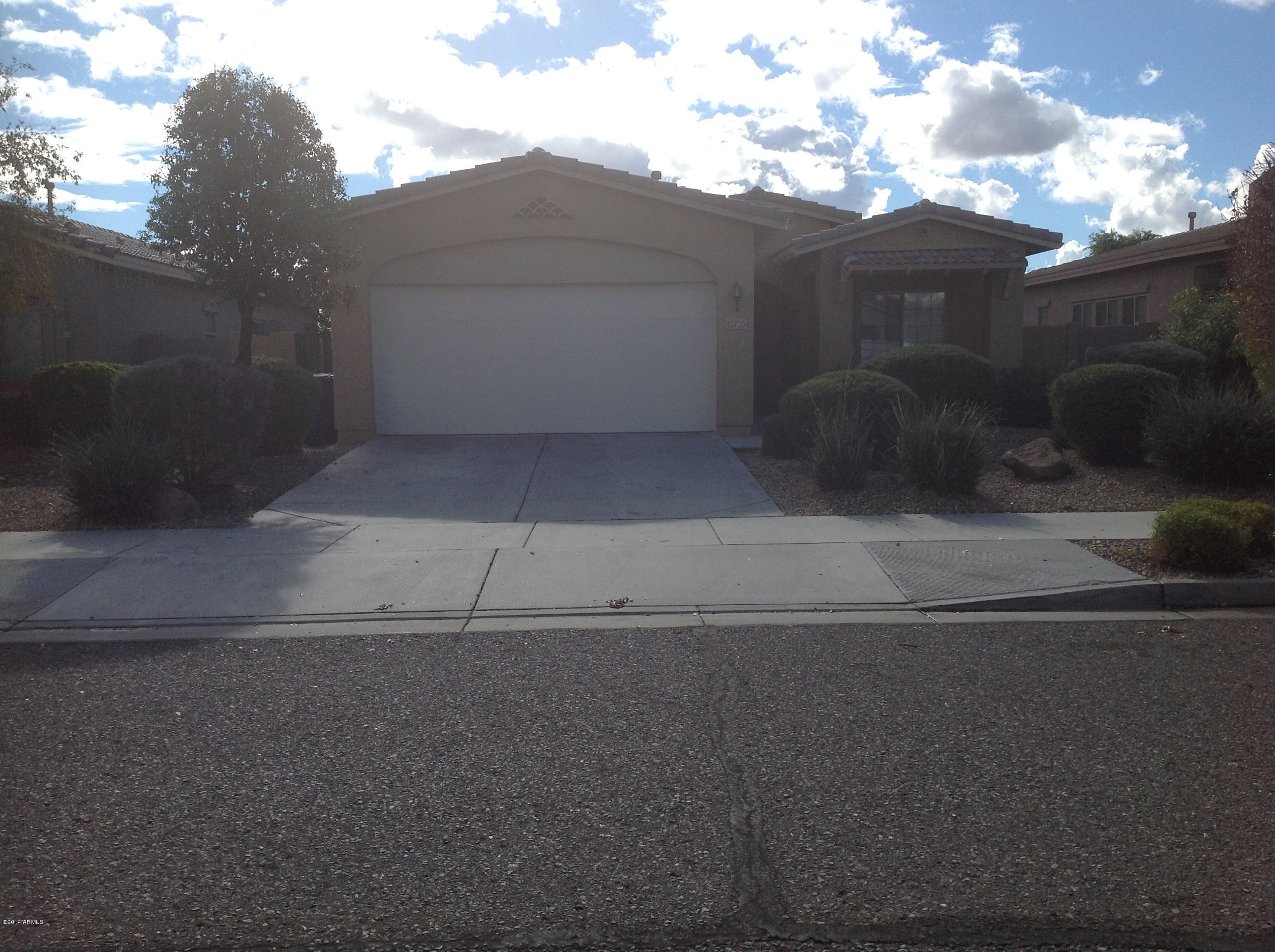 Photo 1 of 10 — 13723 W MAUI Lane, Surprise, AZ 85379