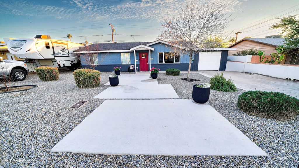 Photo of 1207 E Alice Avenue, Phoenix, AZ 85020 (MLS # 6975263)