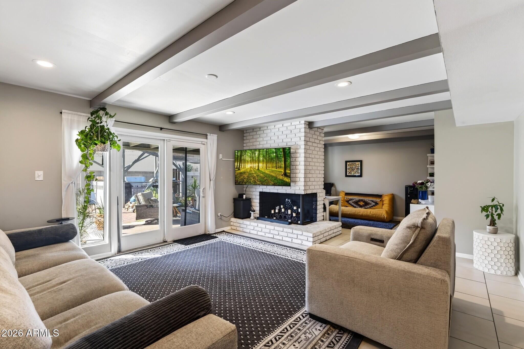 131 E RIVIERA Drive